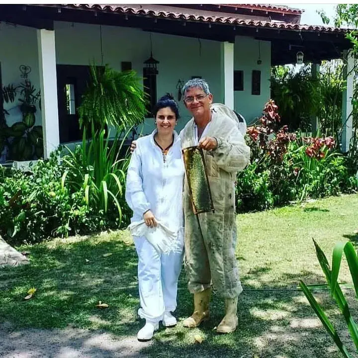 2021 - Maria Julieta Ricci e Ideval José Reis Martins - Sítio Vila Doce - Apiário Favo de Ouro